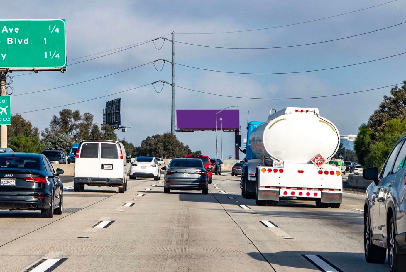 San Diego Fwy(I-405) .50 mi N/L W/O Inglewood% F/S Media