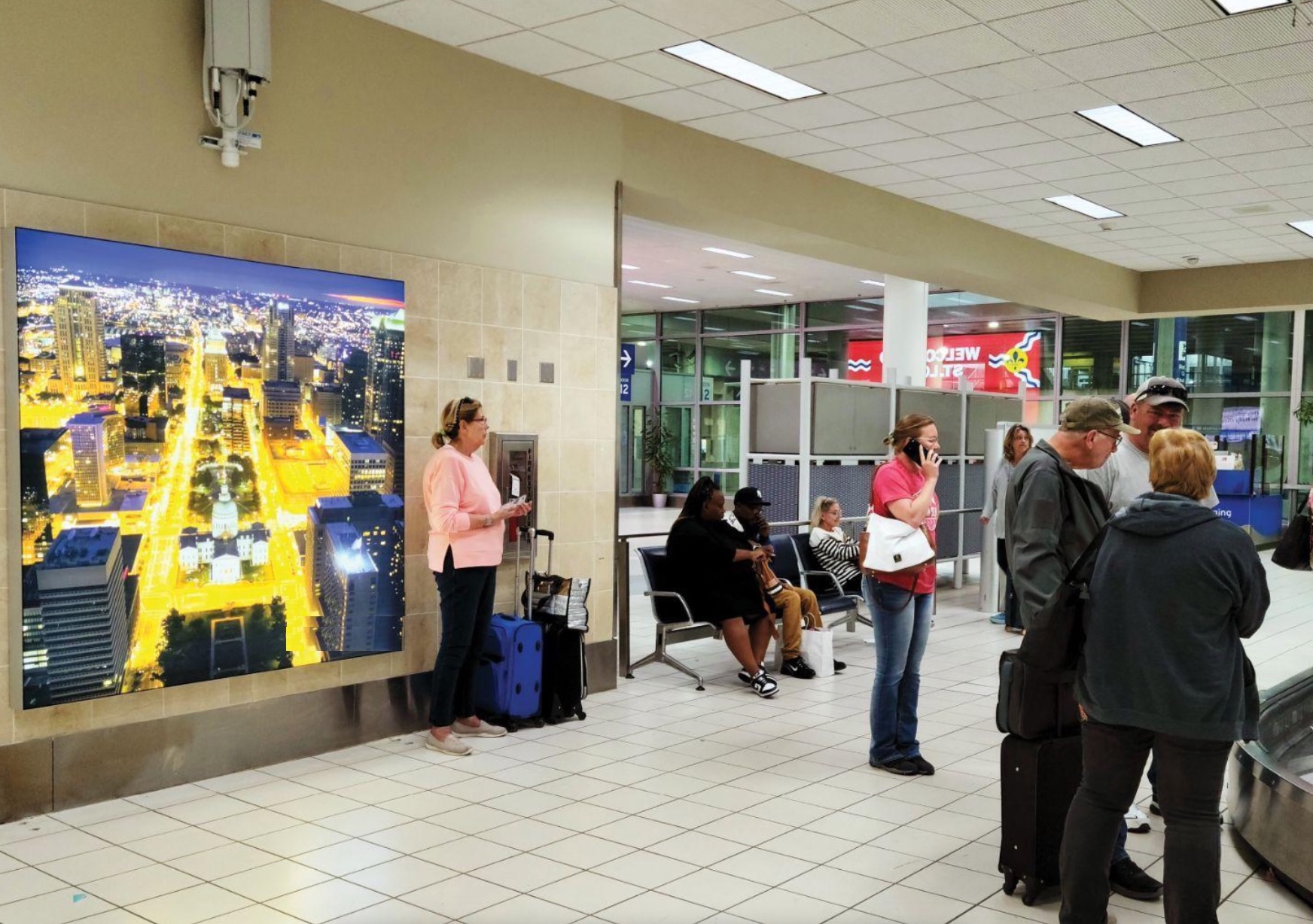 Terminal 2 Baggage Claim Wall Display Media