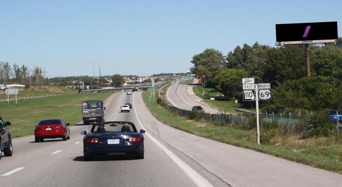 I-35 .70 mi N/O Pleasant Valley Rd. E/S F/S Media