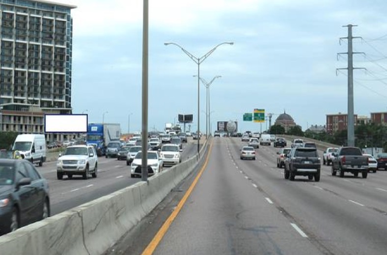 Stemmons Fwy (I-35E) WS 100ft N/O Hi Line Dr F/S - 1 Media