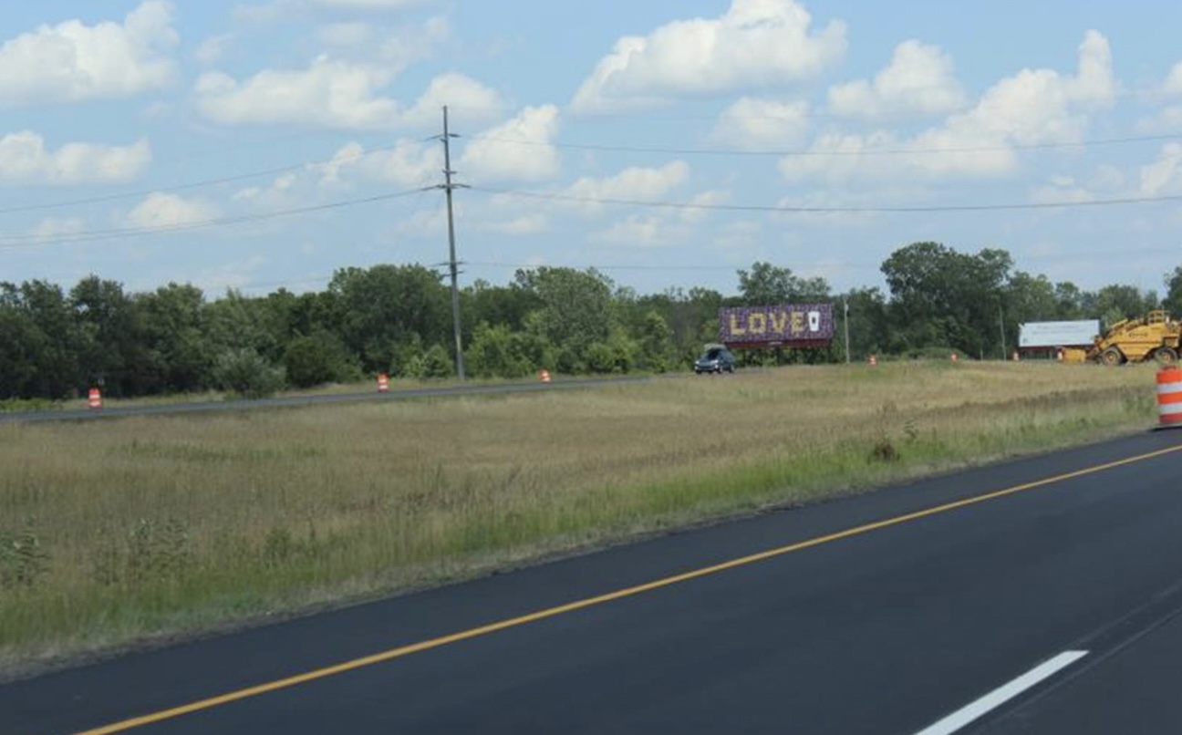 I-96 0.3 mi E/O Gregory Rd NS Media