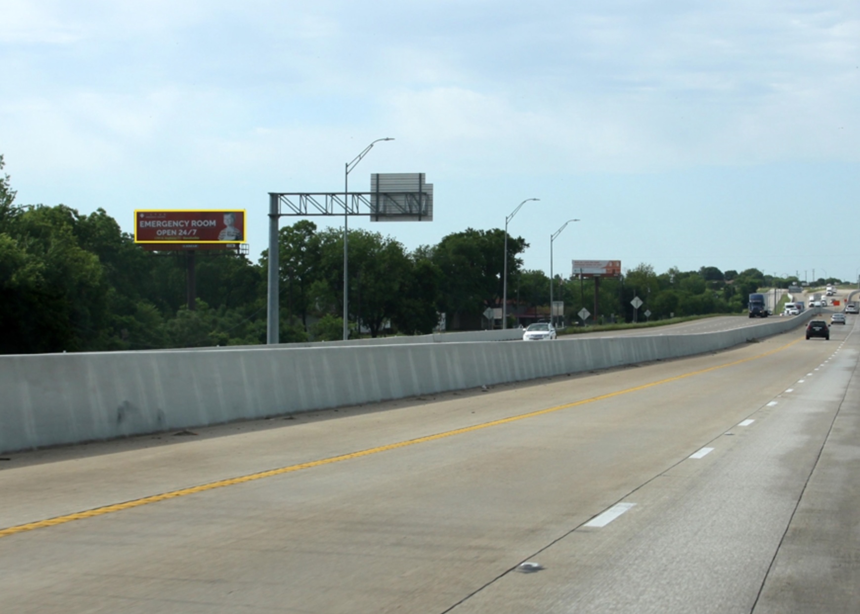 I-35 .4 MI S/O RED OAK R. MP 409, E/S Media