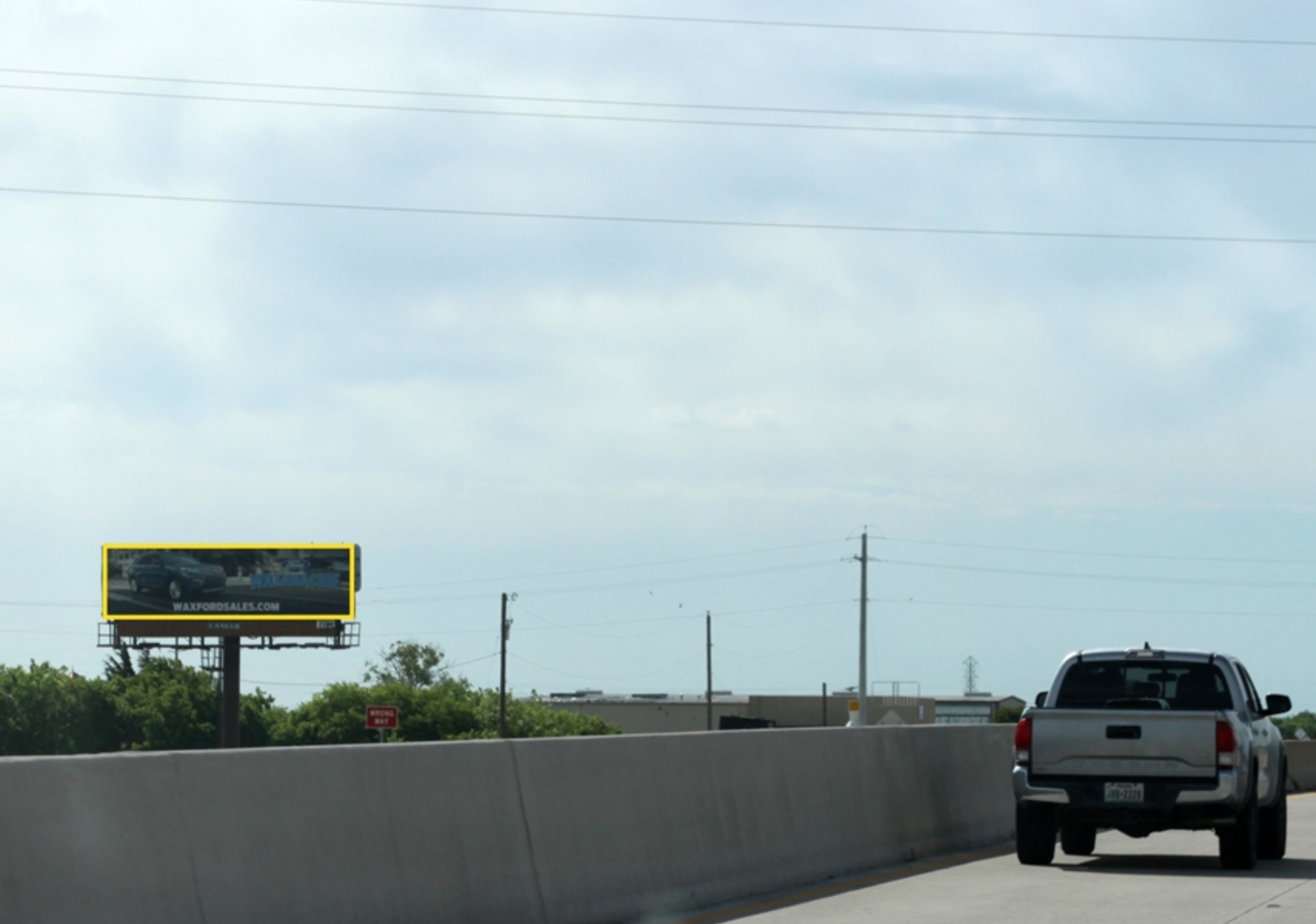 I-35E NEAR MP 398, E/S Media