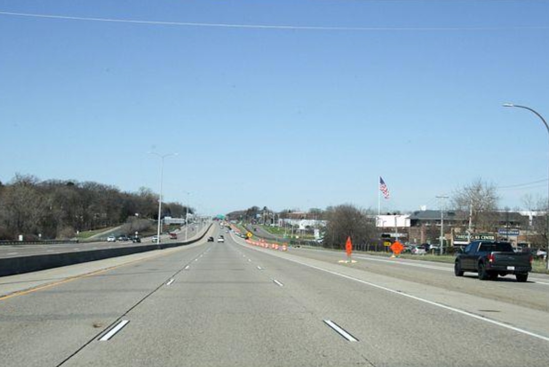 I-394 NS 0.75mi W/O I-494 F/E - 2 Media