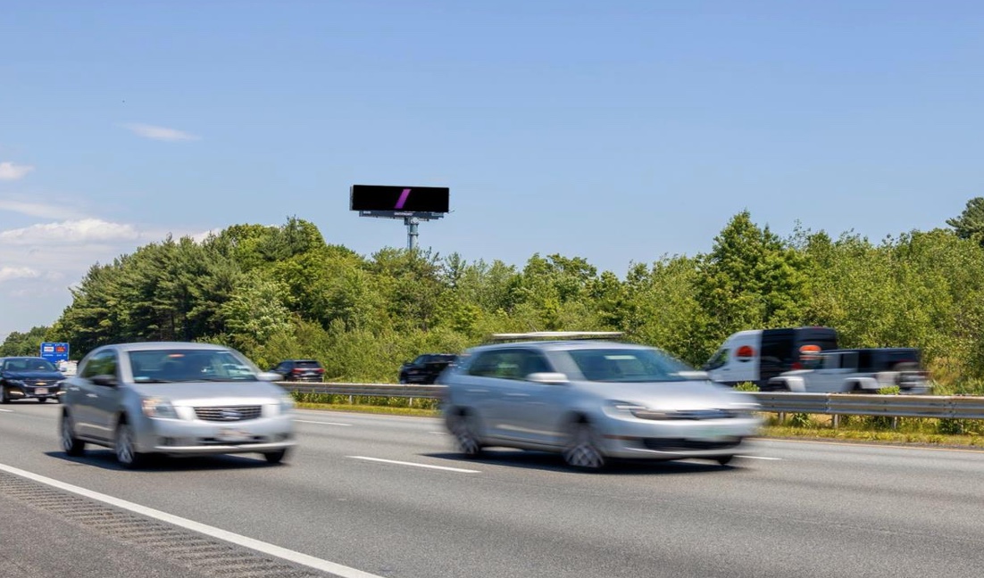 E/L (I-93) .5 Miles South of Pelham St. (Exit 47) F/S Media